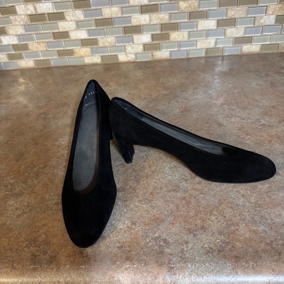 Stuart Weitzman black suede pumps - Picture 1 of 5